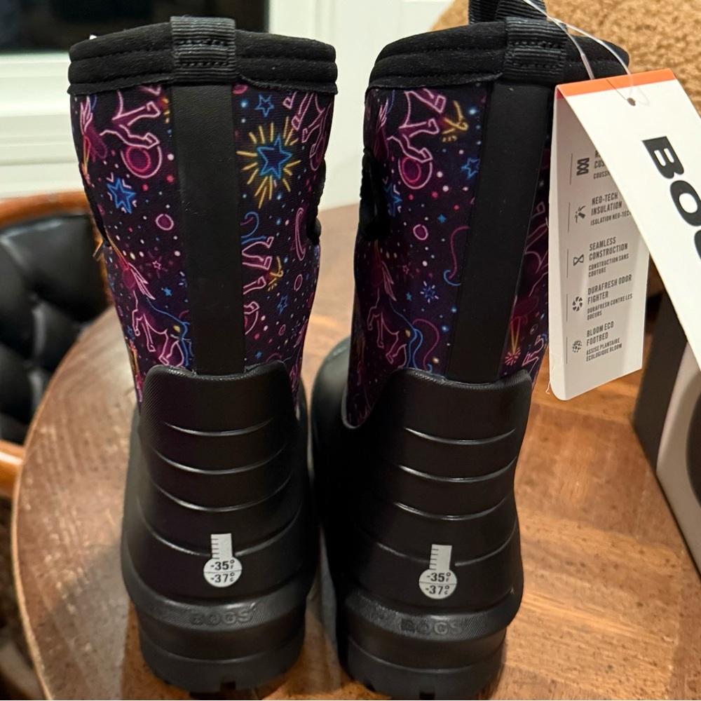 NWT BOGS Big Girl sz 5 Black and Multicolor Winter Boots